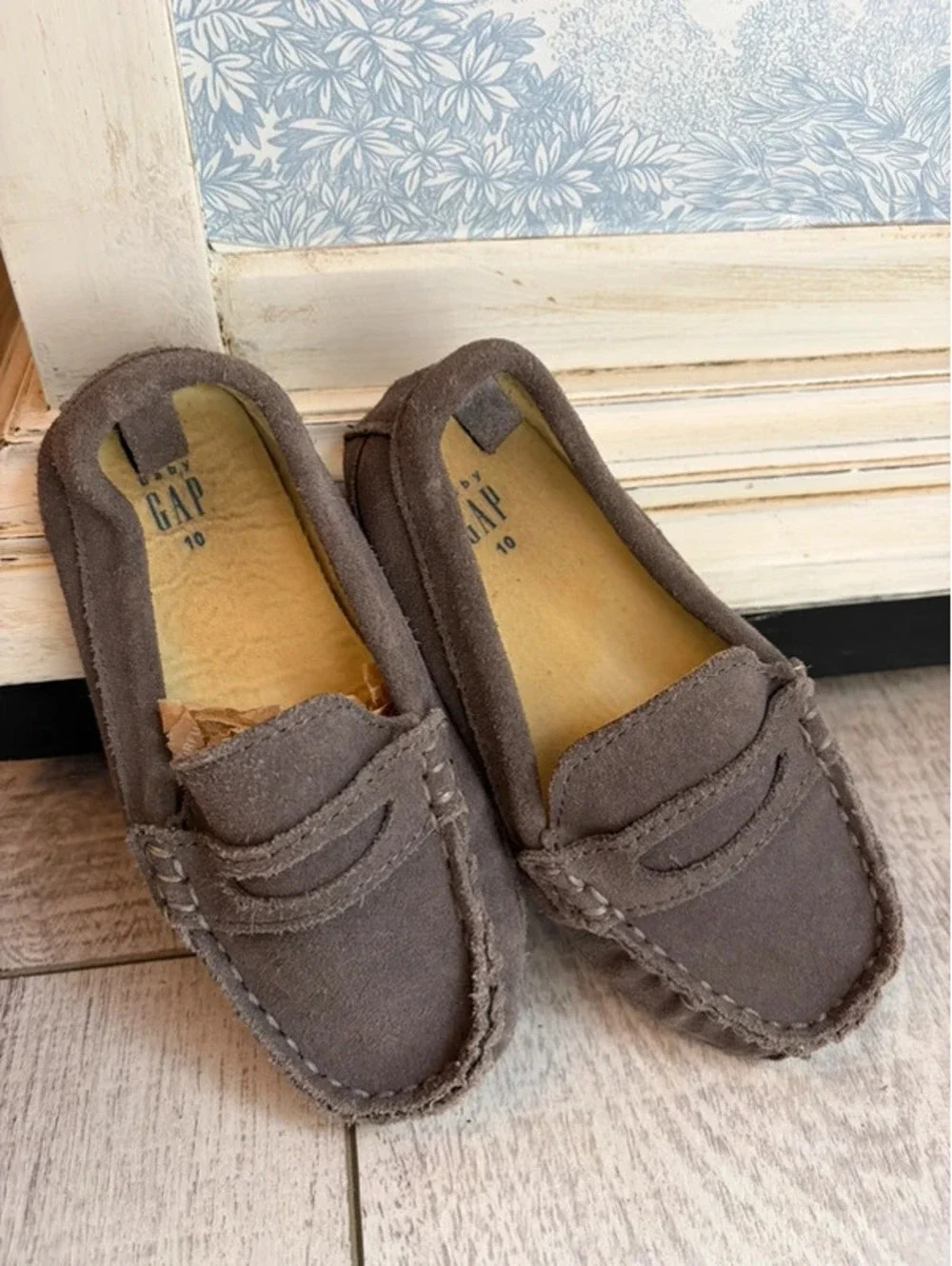 Gap boys size 10 suede loafer